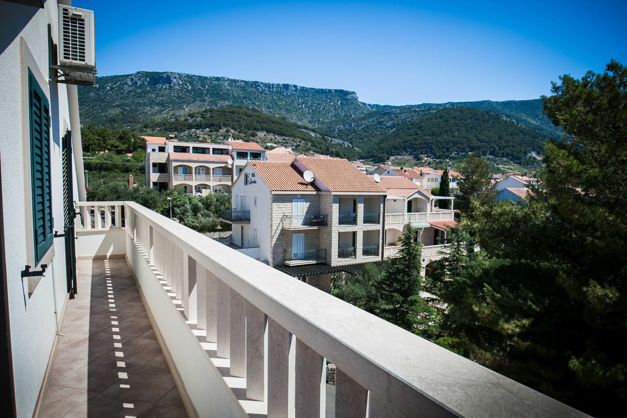Mazuranic Apartments Bol Exterior photo